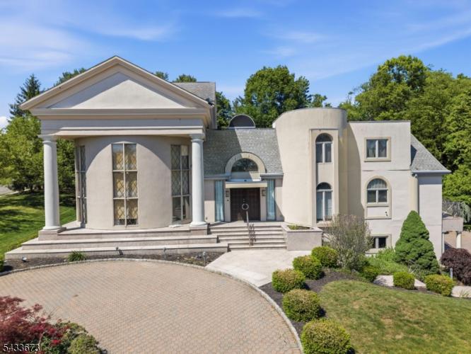 Photo of 1 Brighton Court, Livingston NJ